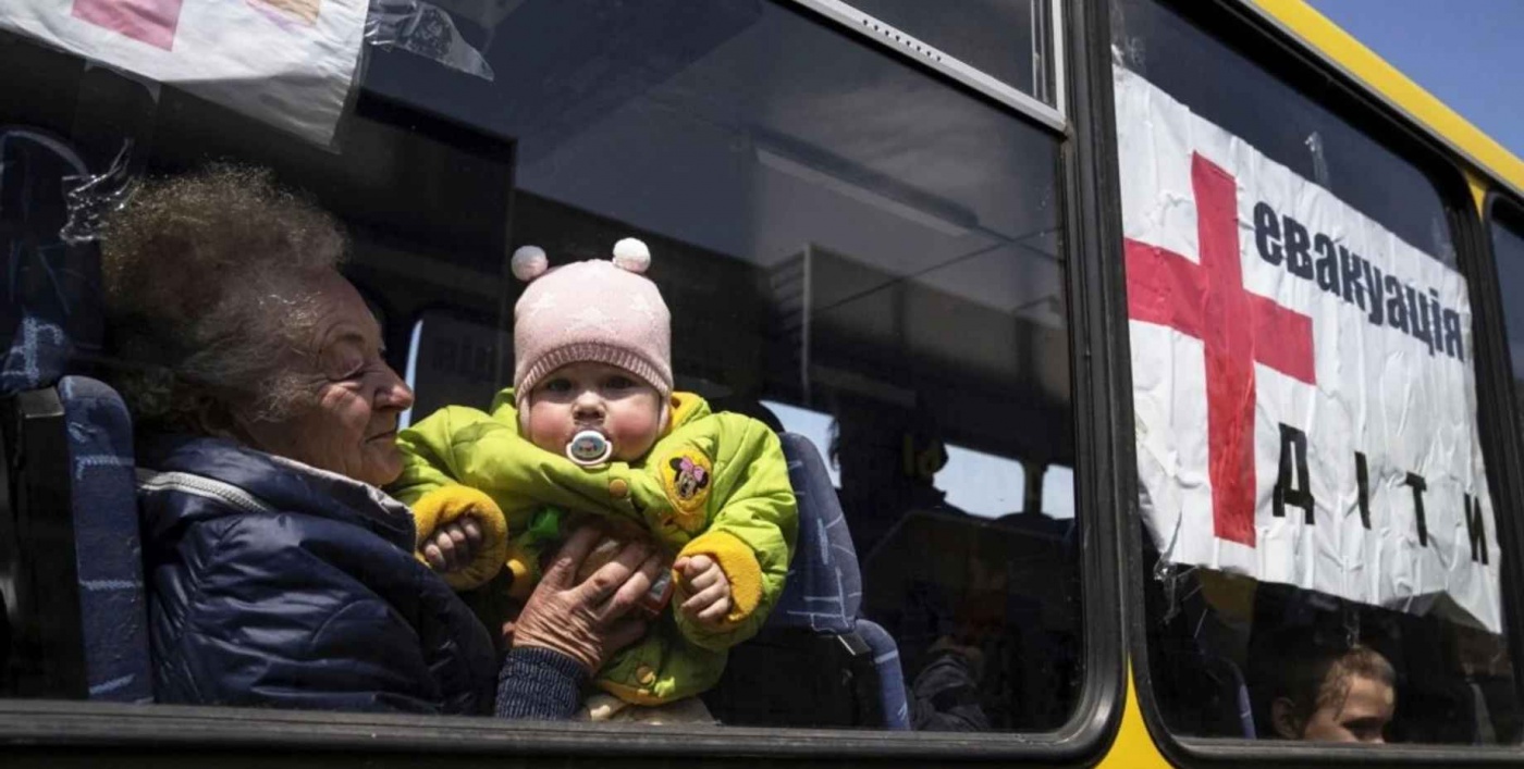 В Україні оголосили обов'язкову евакуацію дітей із небезпечних регіонів