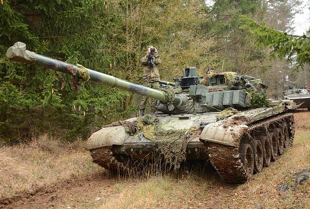 Чехия отменила модернизацию танков Т-72 для Украины: в чем причина