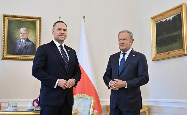 Туск намекнул, что Навроцкий участвовал в мероприятии, оплаченном россиянами