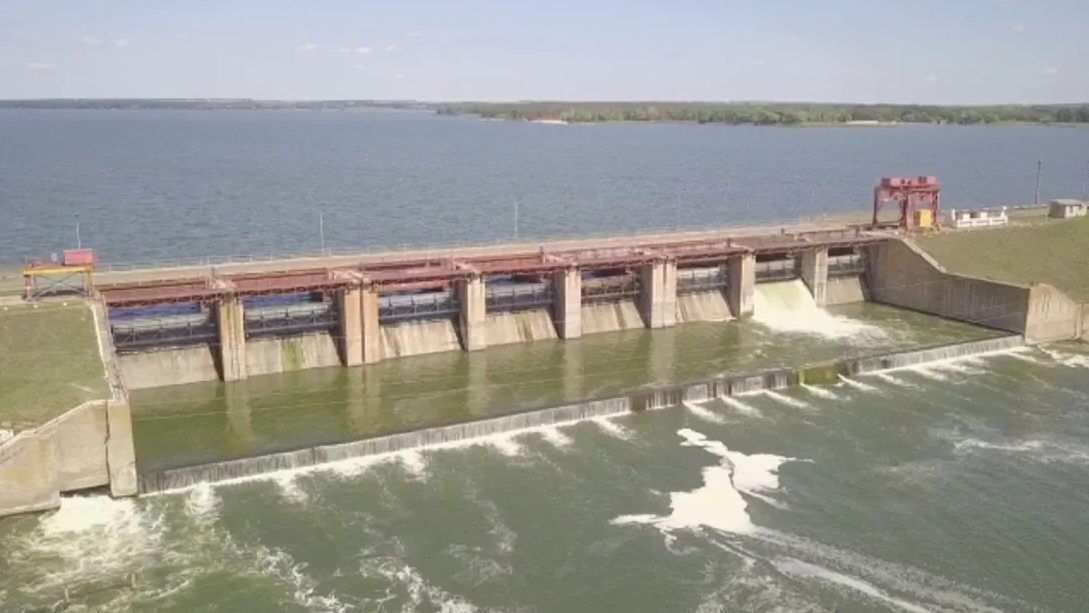 Окупанти вдарили по греблі Печенізького водосховища на Харківщині: рух повністю перекрито