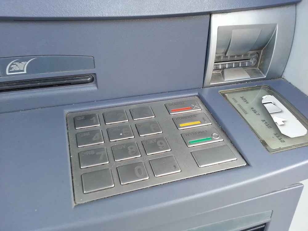 В Польше повысят комиссию за снятие наличных в банкоматах