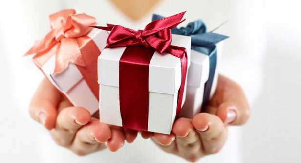 Мольфар назвал подарки, которые никогда нельзя дарить и принимать, чтобы не навлечь беду