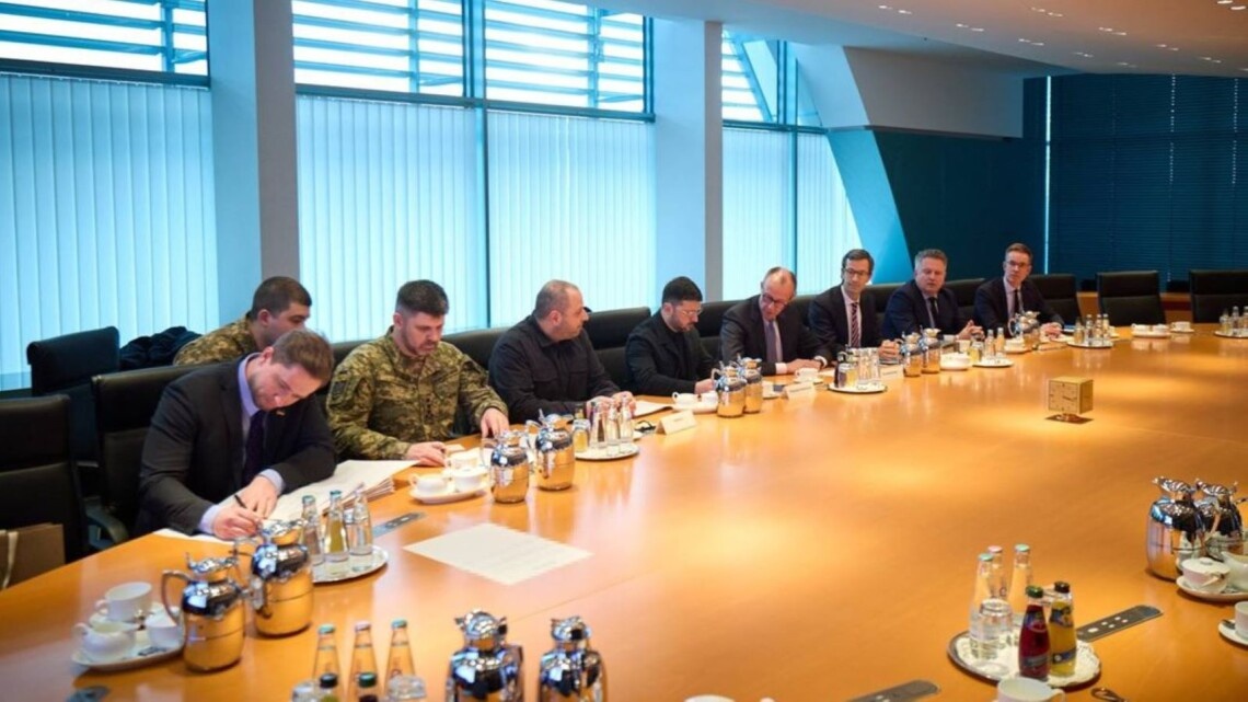 Україна та США продовжать переговори щодо мирного плану в Майамі, - Axios