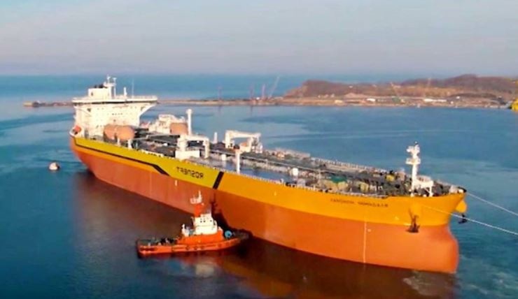 Україна змусила танкери РФ ховатися: російську нафту везуть обхідними шляхами