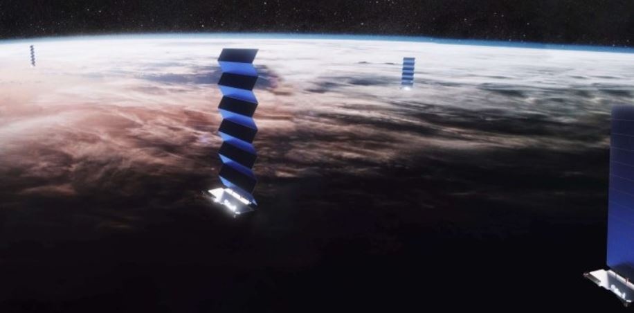 Один из спутников Starlink развалился на куски из-за "аномалии"