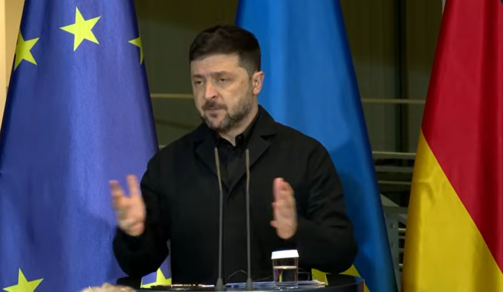 Зеленский ответил Путину на требование по президентским выборам в Украине