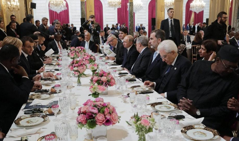 Работник Елисейского дворца несколько лет крал столовые приборы