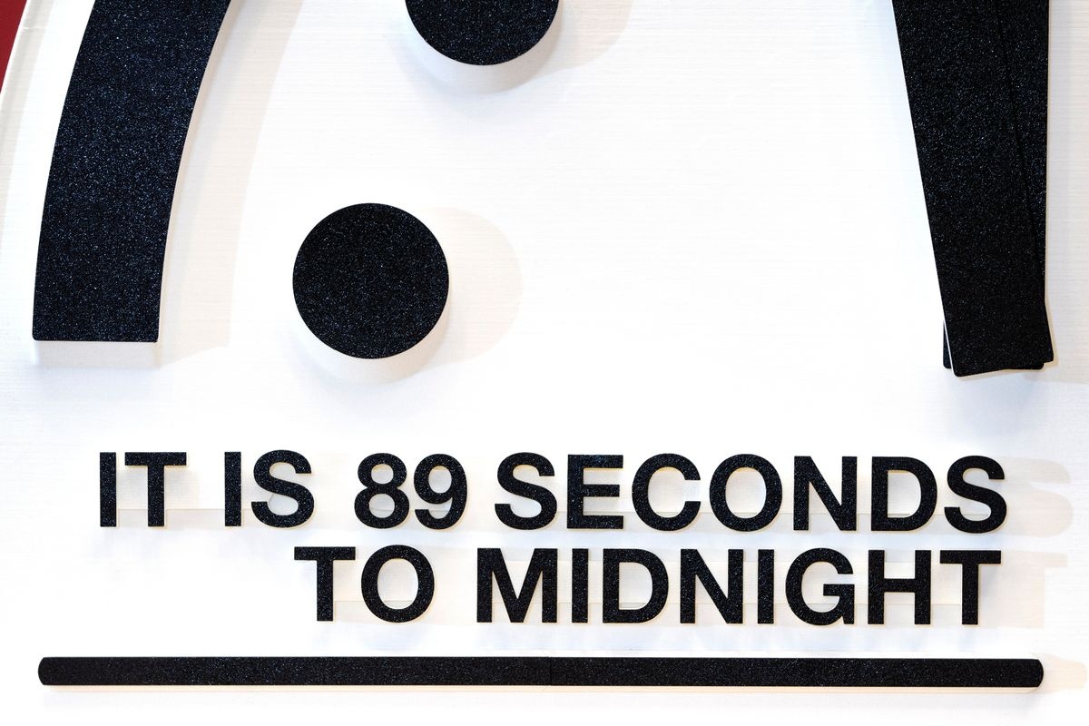 Мир стал ближе к глобальной катастрофе: до конца света осталось чуть больше минуты