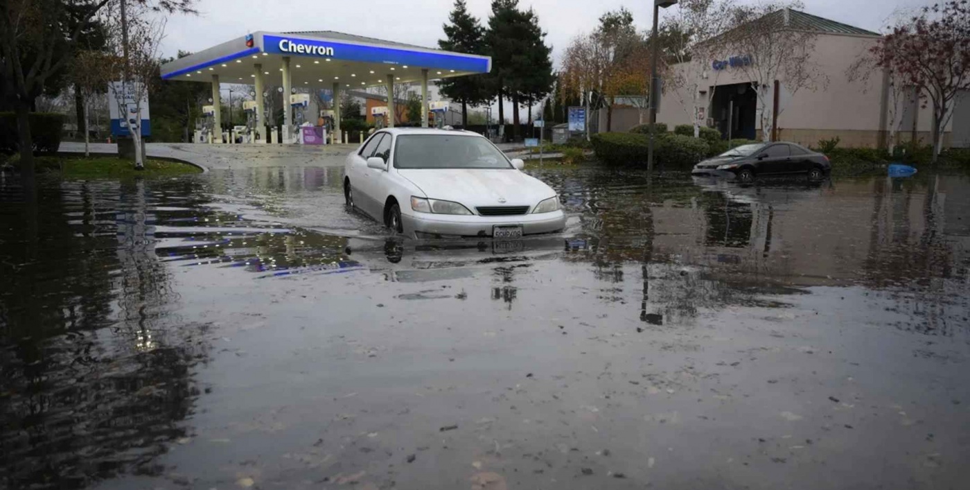 Проливные дожди на Рождество вызвали масштабные наводнения в США