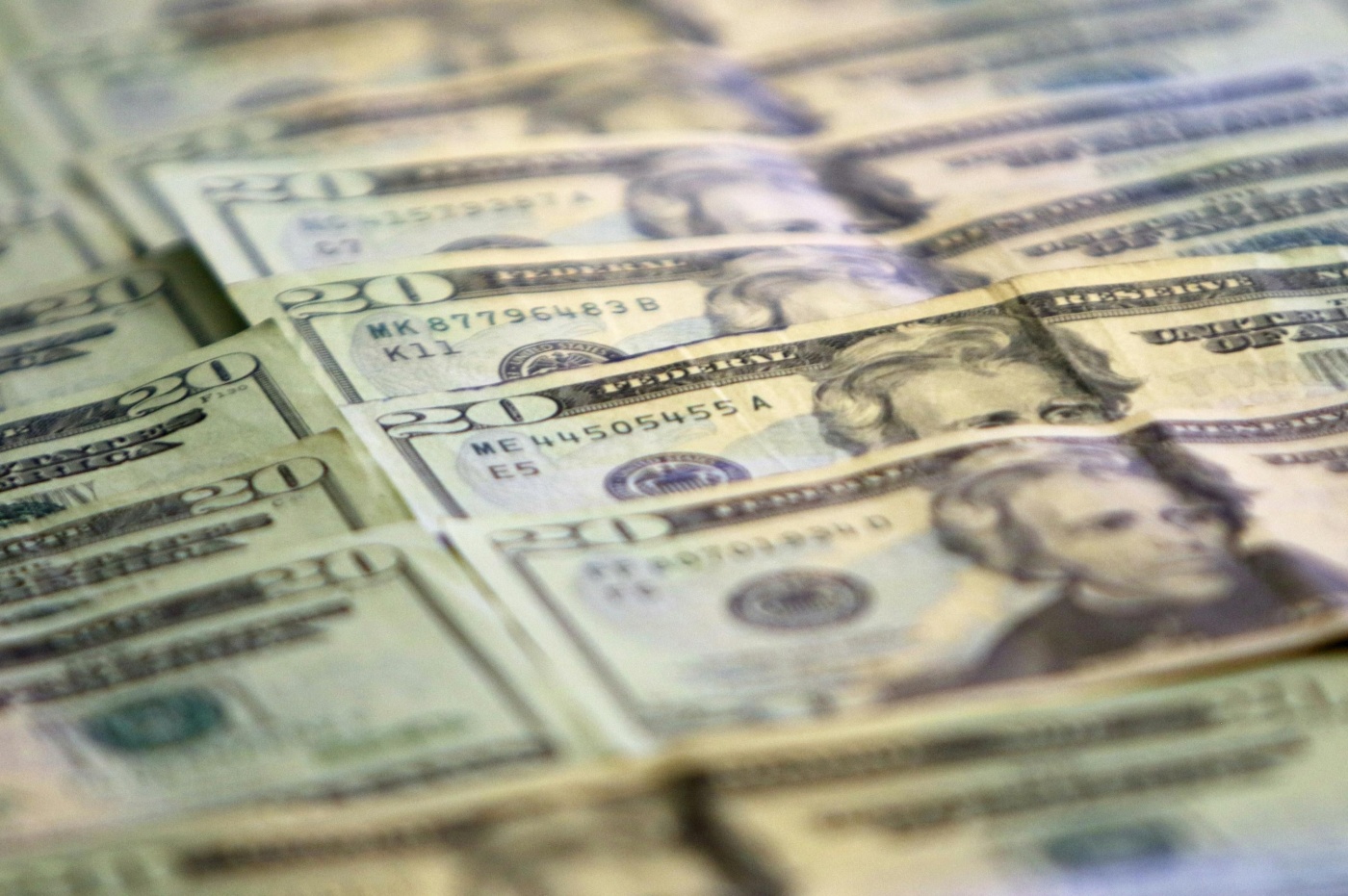 Вартість долара на початку 2026 року: прогноз банкіра на січень