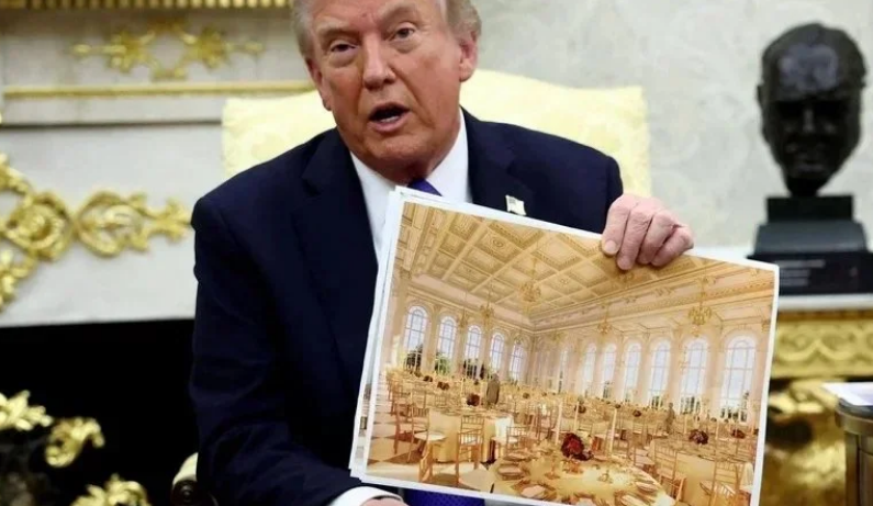 Трамп лично подбирает мрамор для нового бального зала Белого дома