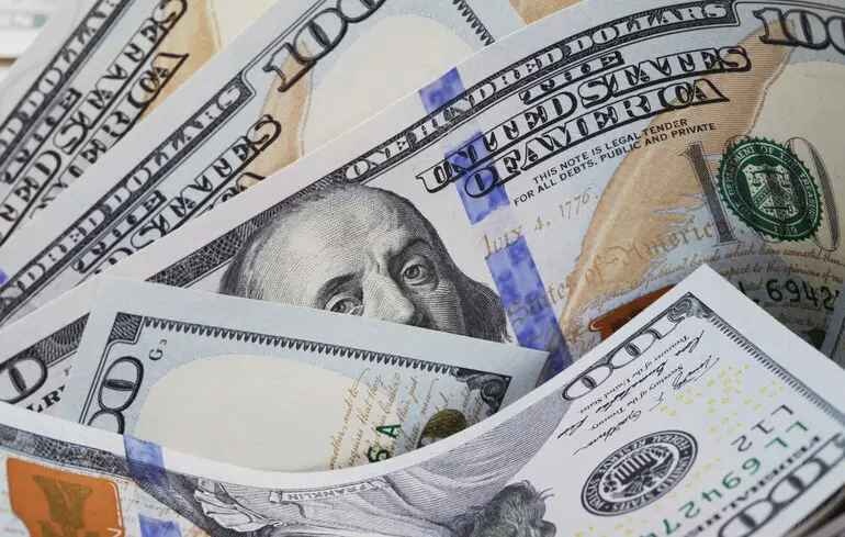 НБУ підняв курс долара до рекордного значення