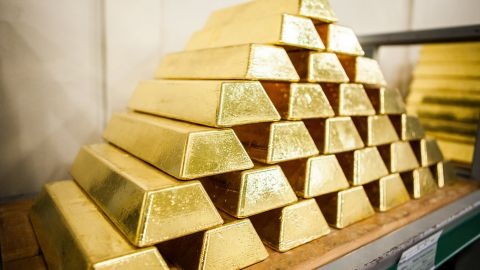 Ціни на золото та срібло знизилися на фоні зростання долара, - Reuters