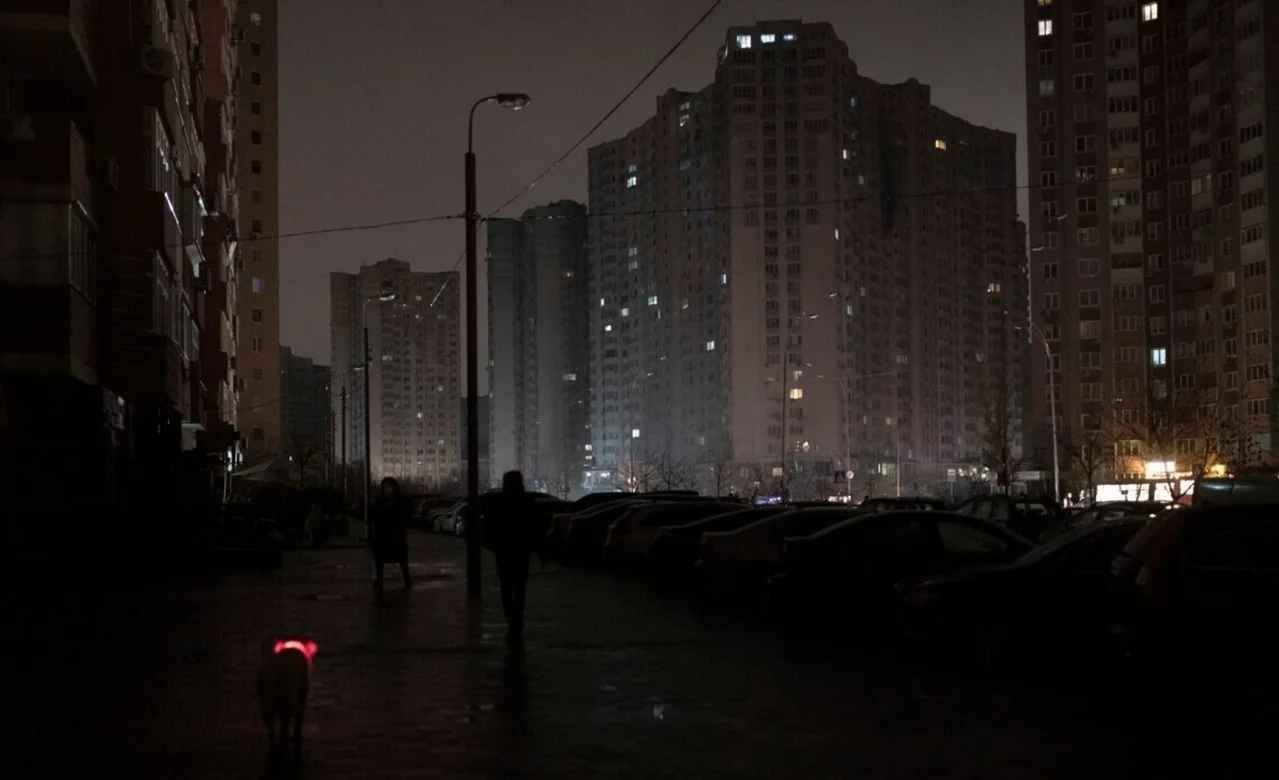 Блекаут у Дніпрі: у місті продовжили канікули, а електротранспорт замінять автобусами