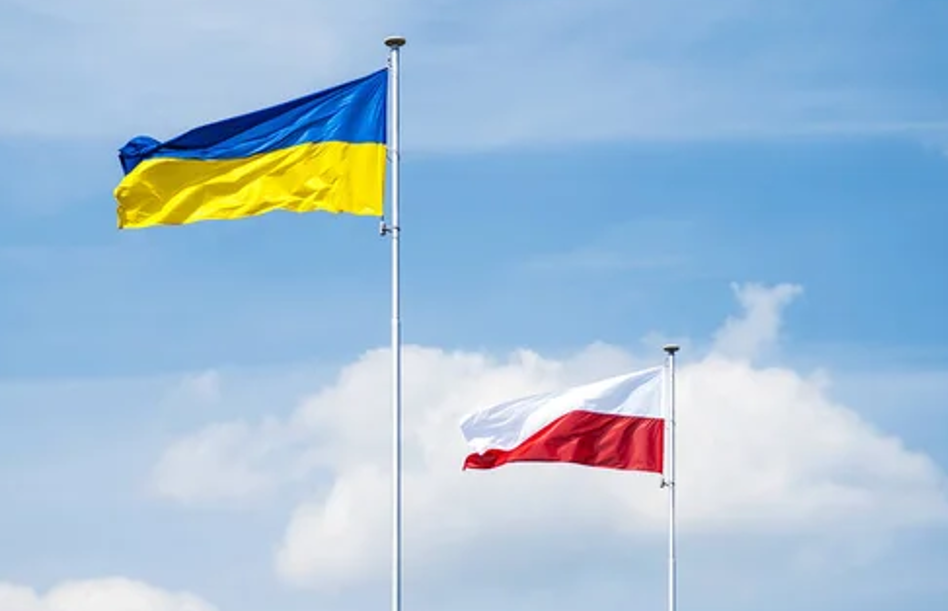 Польша больше не единодушна в поддержке украинцев: новые данные опроса