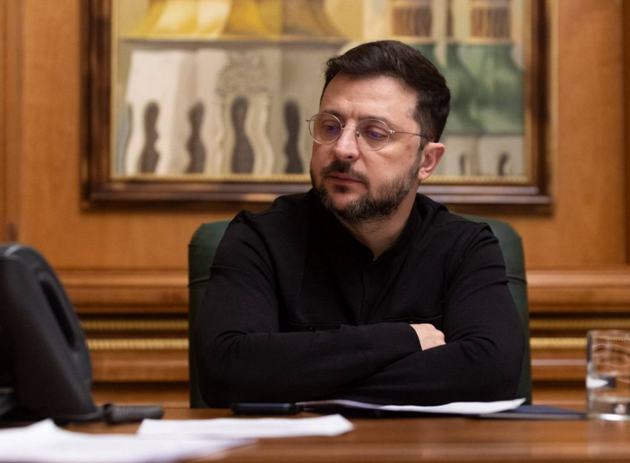 Зеленский предупредил о возможности массированной атаки этой ночью