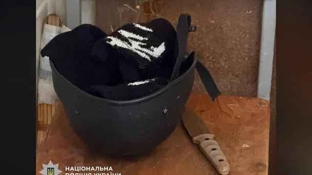 Прийшов з ножем на уроки: як в Києві школяр напав на вчительку та однокласника