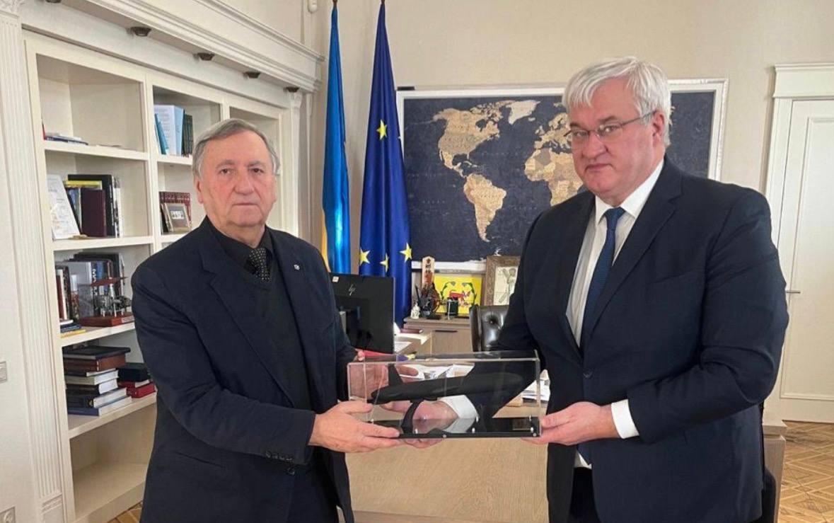 Сибіга показав розробника ракети "Паляниця"