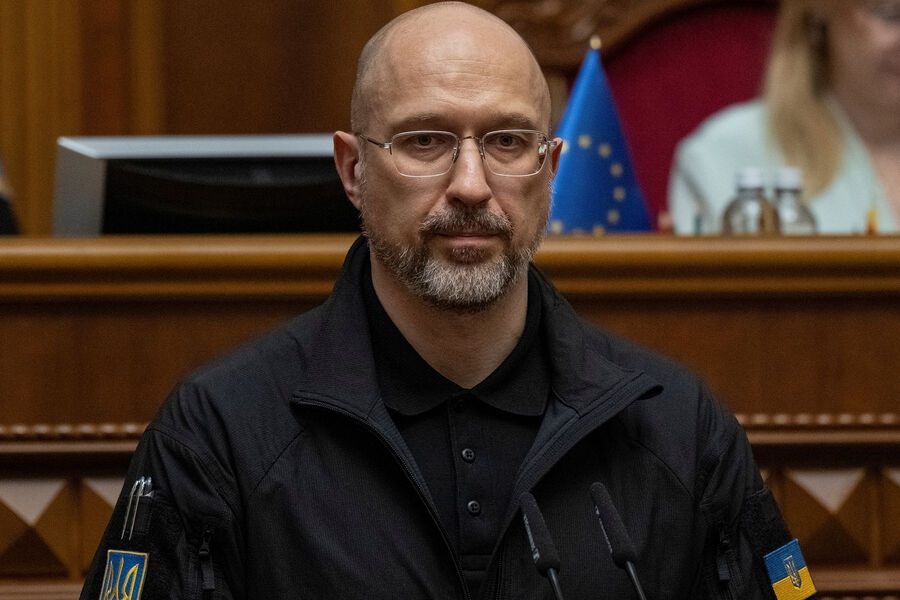 Запаси палива в Україні є, ціни залишаються ринковими, - Шмигаль