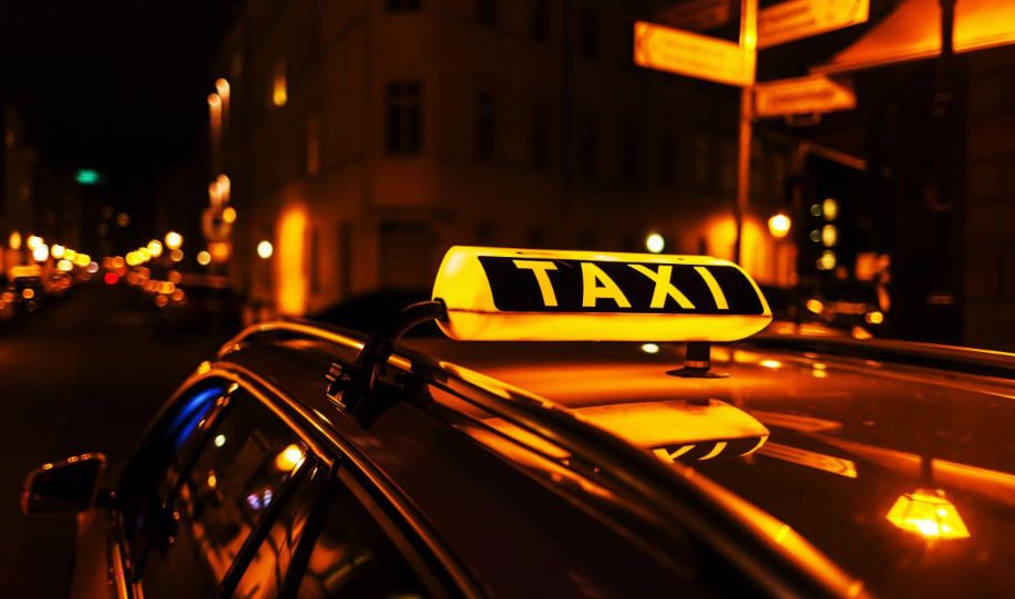 Службы такси отреагировали на ослабление комендантского часа: хотят работать ночью, – СМИ