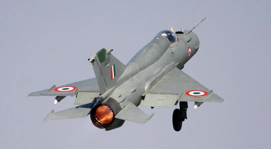 Индия скупает по всему миру никому не нужные 60-летние самолеты: стало известно, зачем