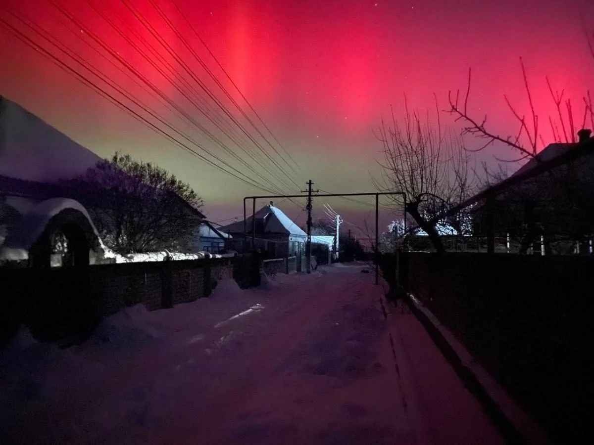 Потужний спалах на Сонці викликав північне сяйво в Україні