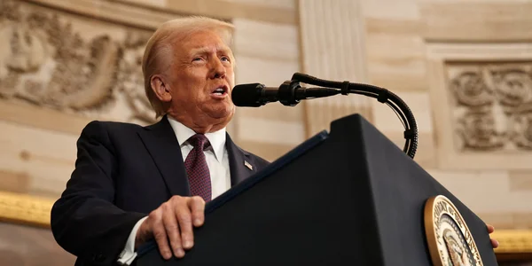 Король хаоса: чем за год у власти больше всего запомнился самый скандальный президент США