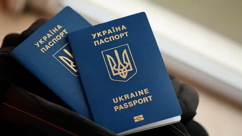 Майже 300 тисяч українців виїхали і не повернулися у 2025 році з-за кордону