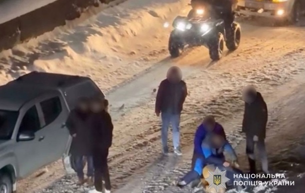 Конфликт перерос в драку: в Тернопольской области после ДТП избили военного