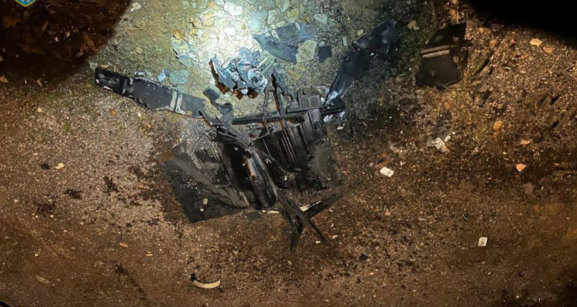 На Київщині уламки російського дрона впали на території дитячого садка: де були діти