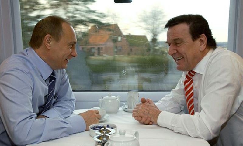 "Це не країна варварів": екс-канцлер Німеччини закликав не демонізувати Росію