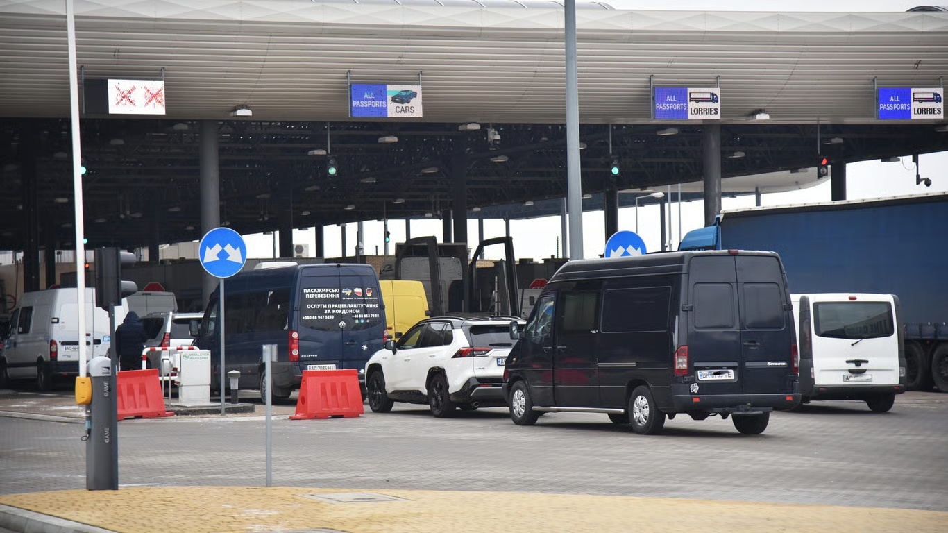 На пунктах пропуска с Польшей "легли" базы данных, произошел технический сбой