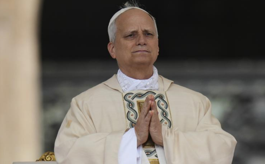 Чат-боти надмірно "ласкаві": Папа Римський попередив про небезпеку ШІ