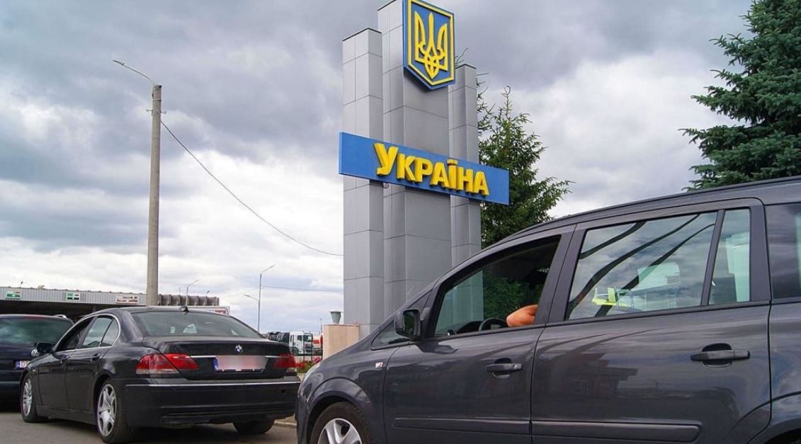 Скільки молоді виїхало з України: нардеп назвав шокувальні цифри за пів року