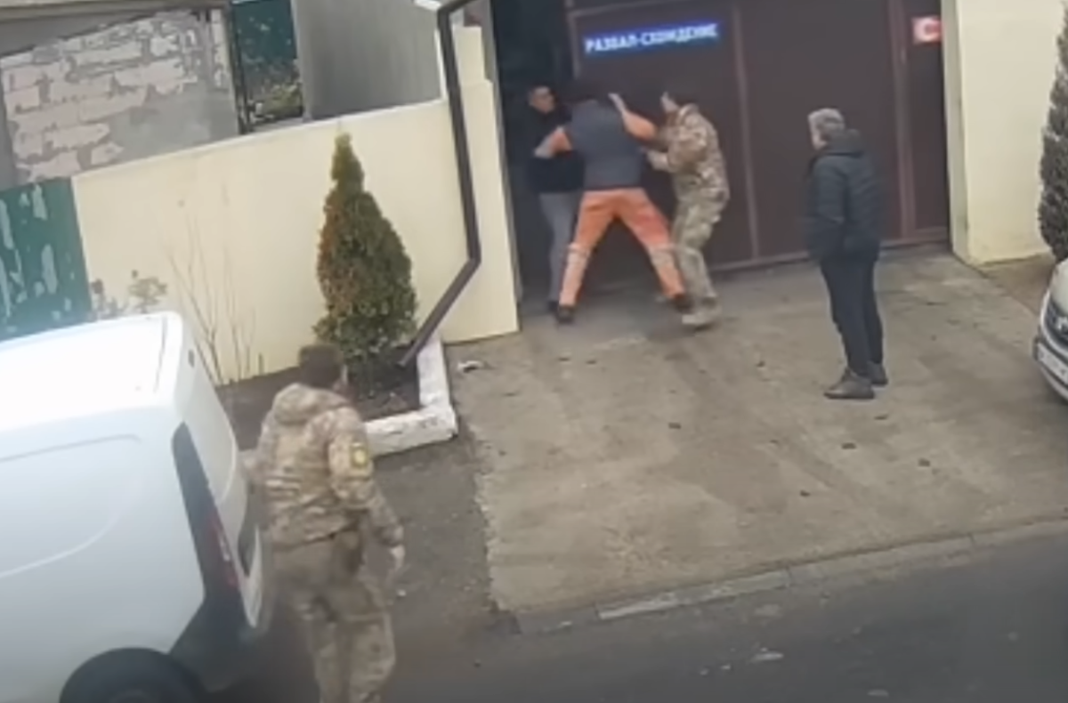 Зеленський дав завдання Федорову розібратися з "бусифікацією"