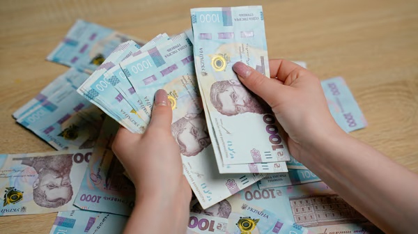 Зарплаты в Украине стремительно выросли: новые данные Госстата