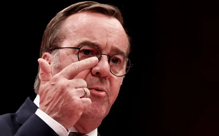 Министр обороны ФРГ обвинил Путина в терроре против мирных жителей Украины