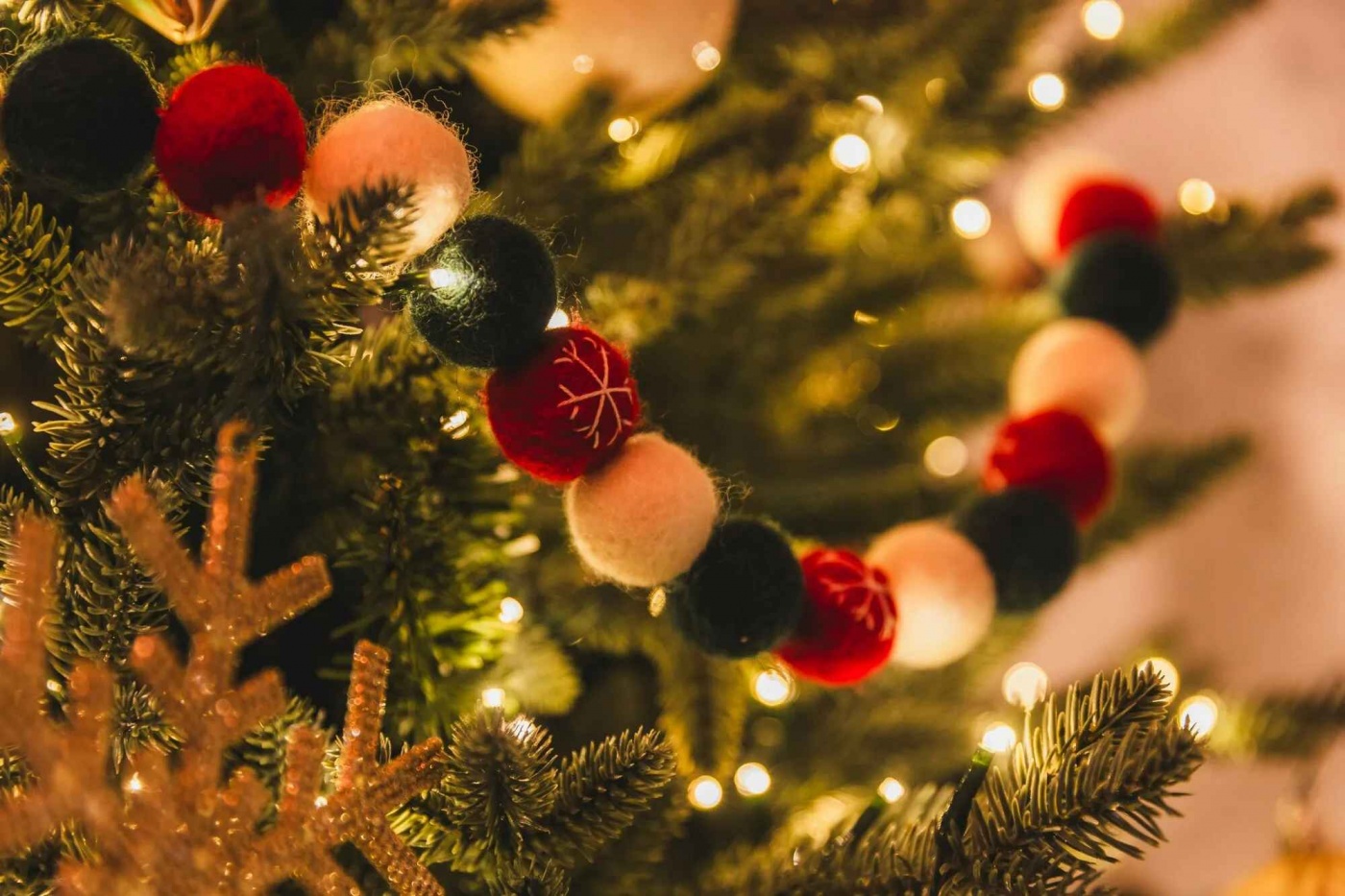 Коли прибирати ялинку: названо найкращу дату