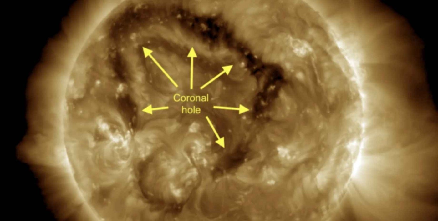 На Солнце появилась дыра: ученые предупреждают о скорой магнитной буре