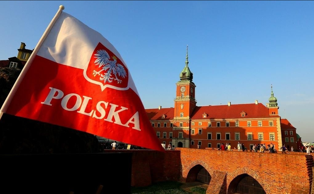 На военную базу в Польше упал дрон, который мог собирать секретные данные: что известно