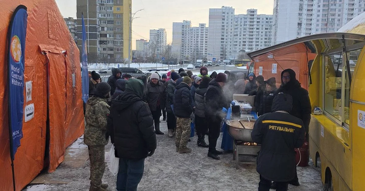 Вижити на морозі: незважаючи на жорстокі зимові атаки РФ, українці не здаються, - Bloomberg