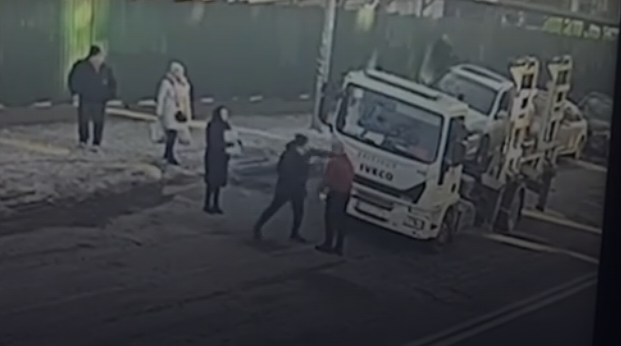 В центре Киева эвакуация авто закончилась избиением водителя