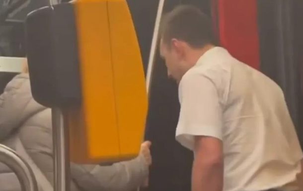 У Чехії покарали водія трамвая, який вигнав українців із салону