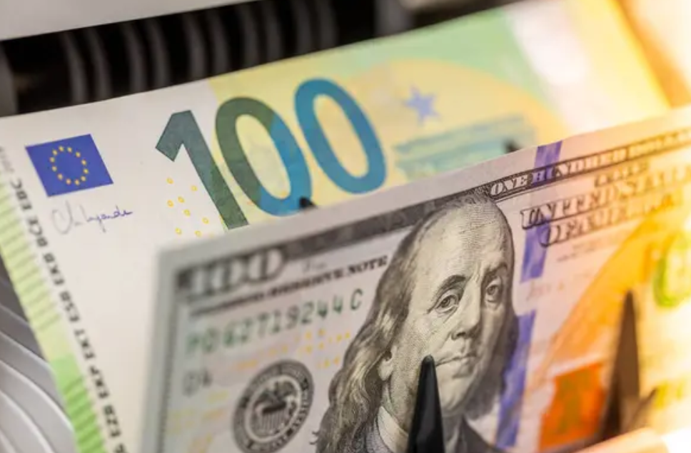 Долар та євро змінили свою вартість: який сьогодні курс валют в обмінниках та банках