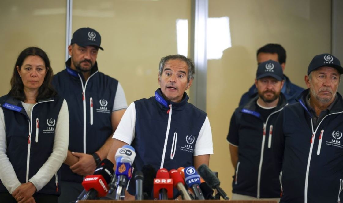 Інспектори МАГАТЕ стали свідками десятків дронів над АЕС в Україні