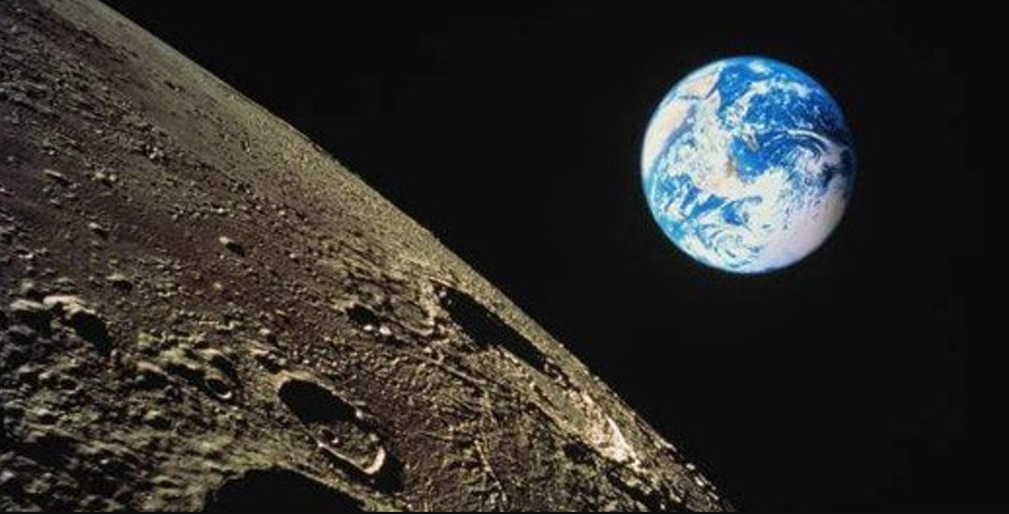 Астероїд, який загрожував Землі, скоро може врізатися в Місяць, - вчені