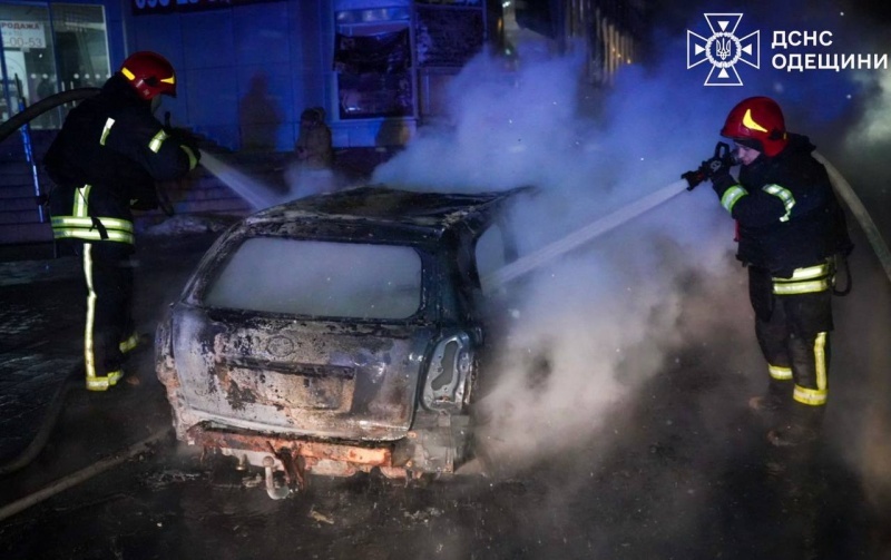 РФ вночі знову атакувала Одесу ударними безпілотниками, постраждала житлова забудова