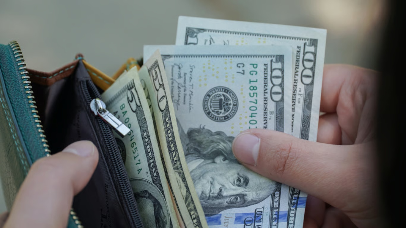 У США помітили нові ознаки ослаблення американської економіки, долар стрімко втрачає позиції