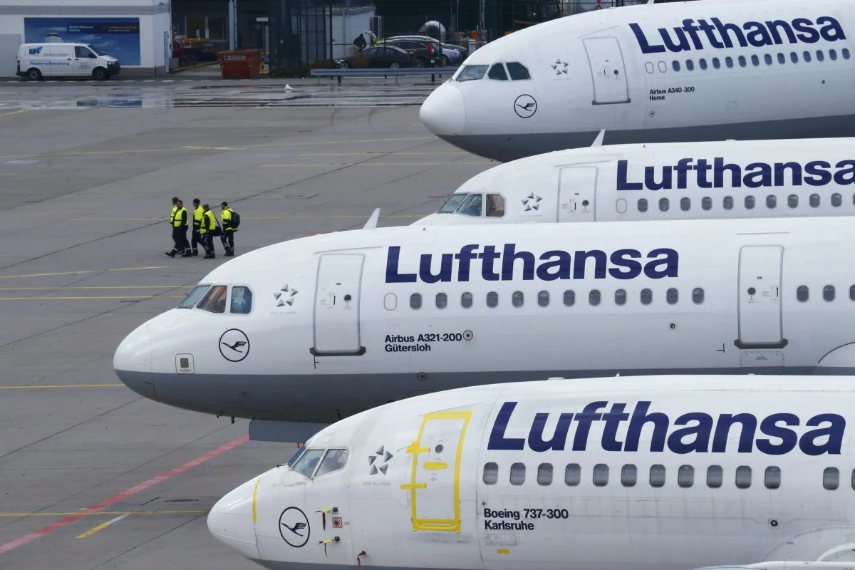Lufthansa отменила сотни рейсов из-за забастовок, - Bloomberg