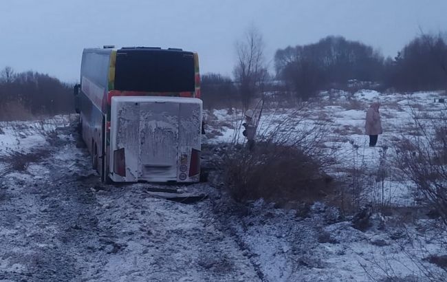 Автобус злетів у кювет на трасі "Львів-Луцьк", є постраждалі